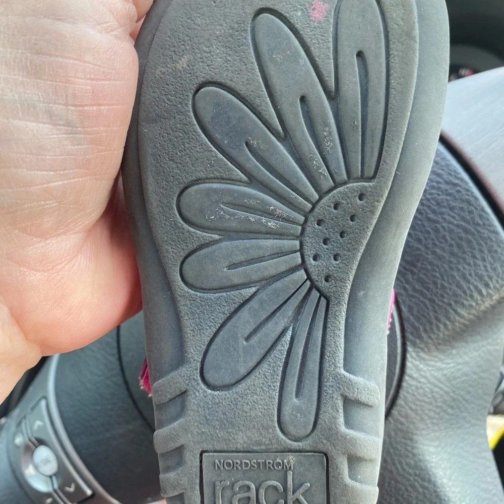 CHILD Nordstrom Rack Beautiful like New shoes! SO SO CUTE!💕💕💕💕💕Size 7M - Picture 6 of 9